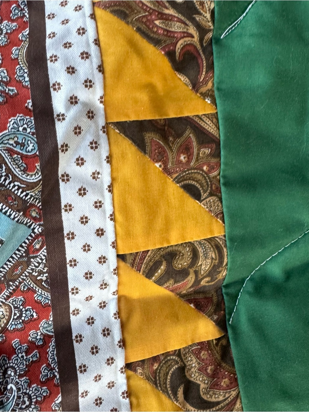 Green Patchwork Fowl bird Quilt with Yellow Accent Border - handmade - Picture 14 of 16